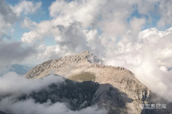 高清摄影 一片被云雾笼罩的山景
