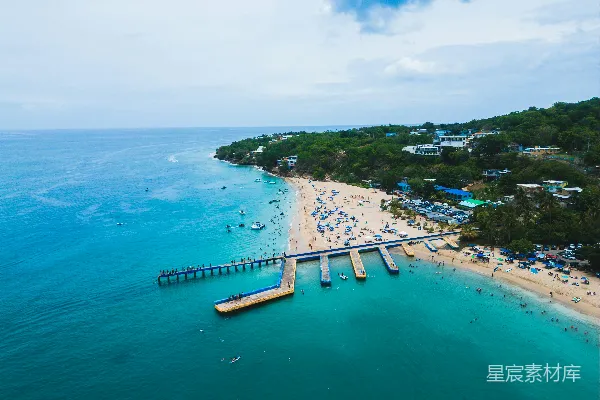 高清摄影 海滩和码头的空中俯瞰图