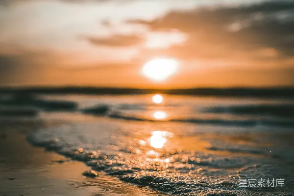 高清摄影 夕阳西下，海滩上空的景色