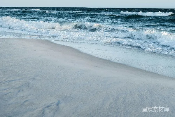 高清摄影 海浪拍打着海滩