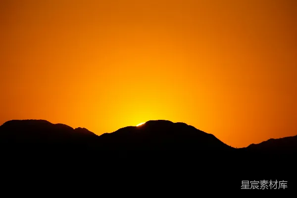 高清摄影 夕阳西下，山峦映红