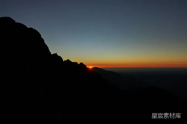 高清摄影 夕阳映照群山