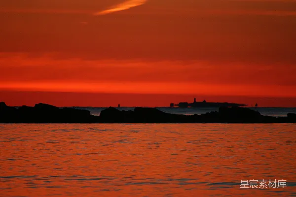 高清摄影 夕阳映照在水面上