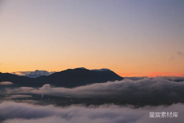 高清摄影 山峦剪影在日落时分