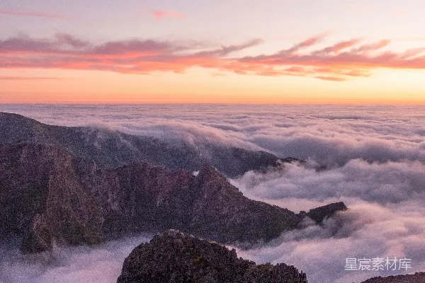 高清摄影 从山顶上看山和云的景象