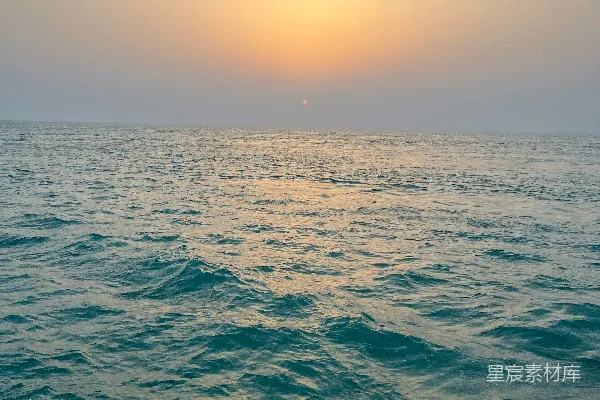 高清摄影 一片有波浪的水域