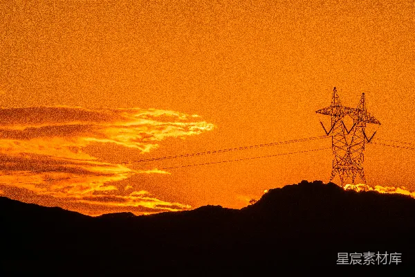 高清摄影 太阳正落在电线后面。