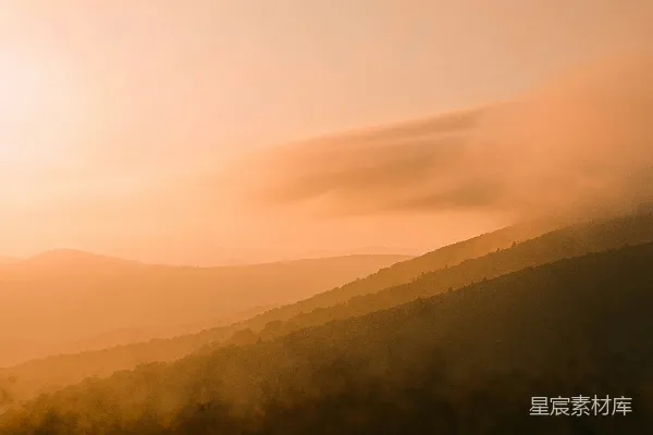 高清摄影 夕阳下的山影