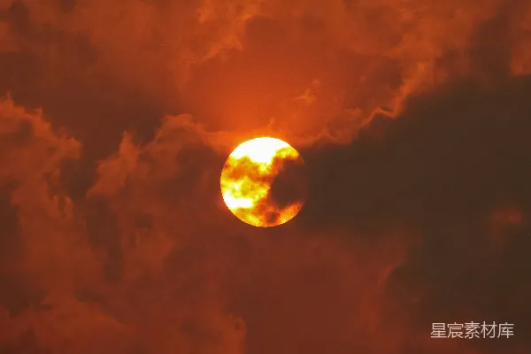 高清摄影 天空中的满月