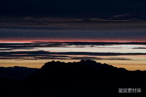 高清摄影 夕阳下山峦的剪影