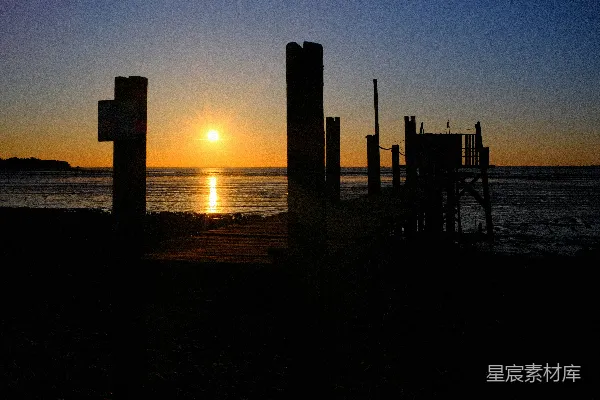 高清摄影 夕阳正落在这片水域之上