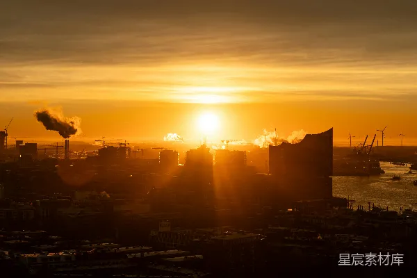 高清摄影 夕阳正在城市的天际线落下。