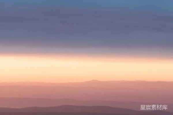 高清摄影 夕阳下的山脉景观