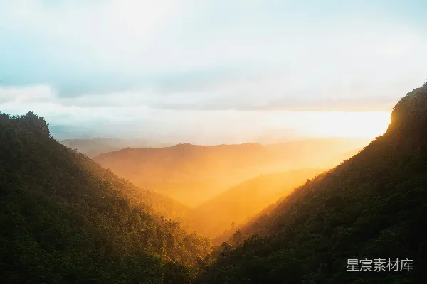 高清摄影 白天白云下的青山
