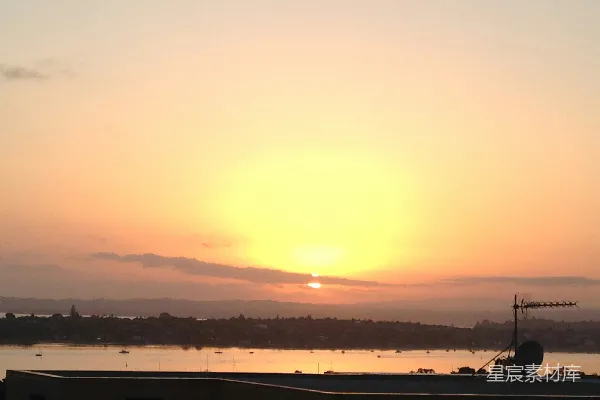 高清摄影 夕阳下的海滨城市