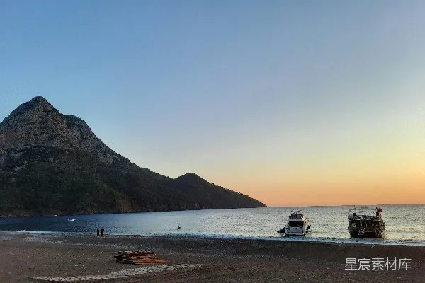 高清摄影 海滩背景有山