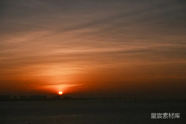 高清摄影 平静海洋地平线上的日出