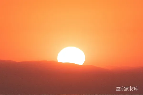 高清摄影 夕阳下的山影