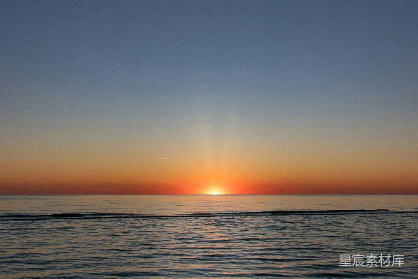 高清摄影 海上的日落，天空格外美丽。