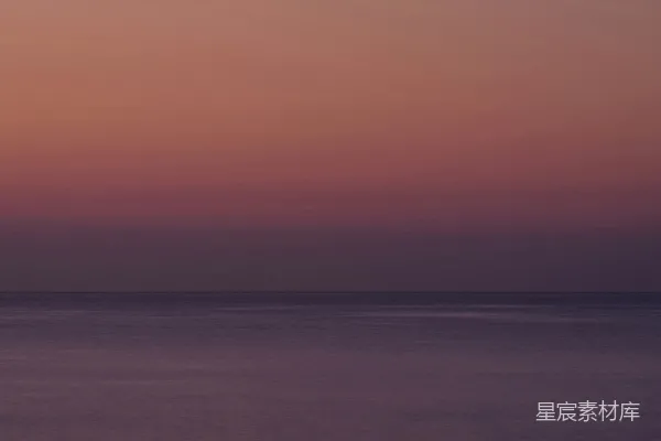 高清摄影 夕阳映照在水面上