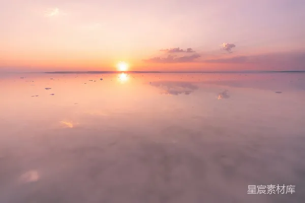 高清摄影 夕阳映照在水面上的景象