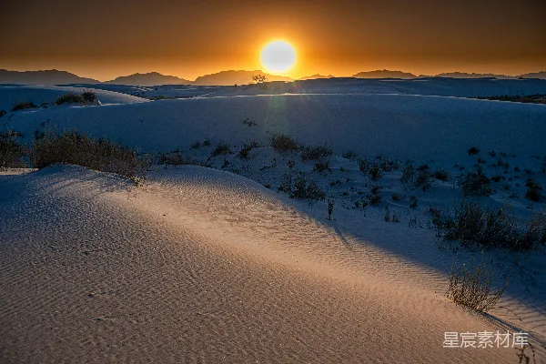 高清摄影 夕阳正映照在雪地之上