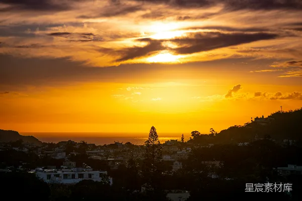 高清摄影 夕阳正垂落在城市的上空。