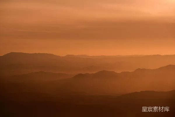 高清摄影 夕阳下群山的景色
