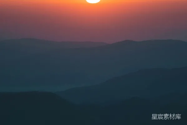 高清摄影 山峦上空的落日