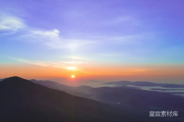 高清摄影 夕阳下山脉的剪影