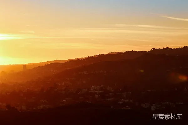 高清摄影 夕阳下山峦的剪影