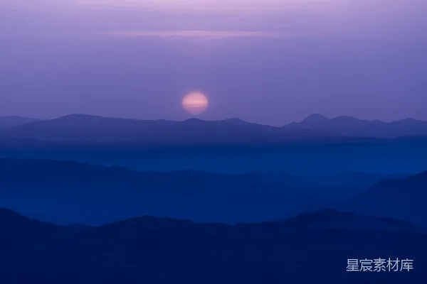 高清摄影 夕阳下的山影