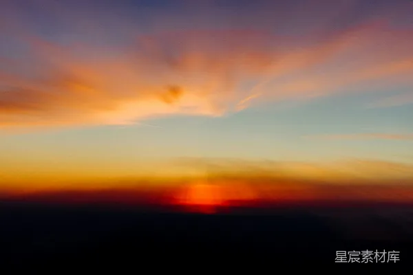 高清摄影 夕阳西下，云层之上