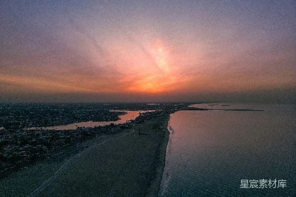 高清摄影 日落时分海滩的空中俯瞰图