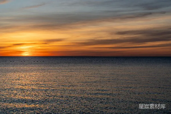 高清摄影 平静的海洋上夕阳西下