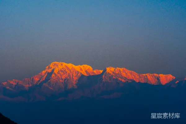 高清摄影 夕阳下的山脉景色