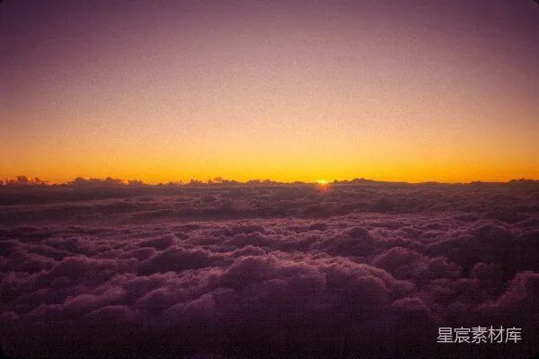 高清摄影 夕阳西下，云朵和太阳