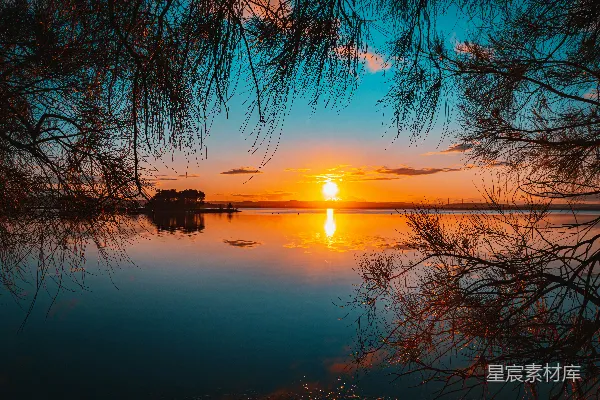 高清摄影 夕阳映照在湖面上