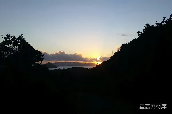 高清摄影 一座山脉上空的日落景色