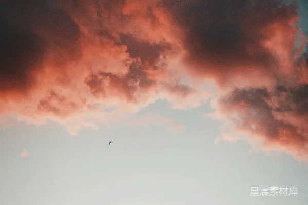 高清摄影 橙色和蓝色的多云天空