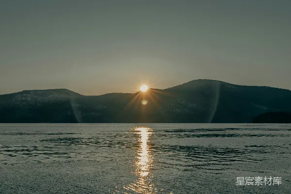 高清摄影 夕阳西下，海面静谧