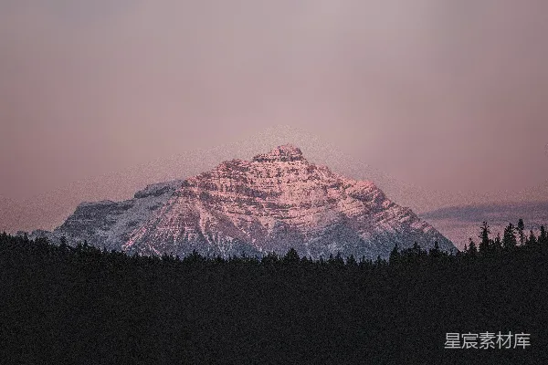高清摄影 白天被雪覆盖的山峰