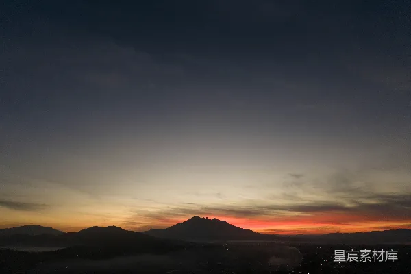 高清摄影 远处山脉和城市的日出。