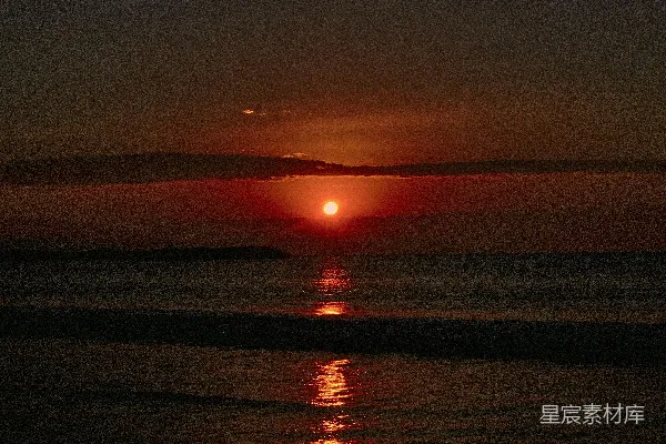 高清摄影 夕阳映照在水面上