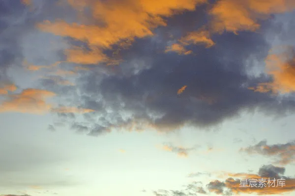 高清摄影 夕阳下的城市景色，从山上俯瞰。