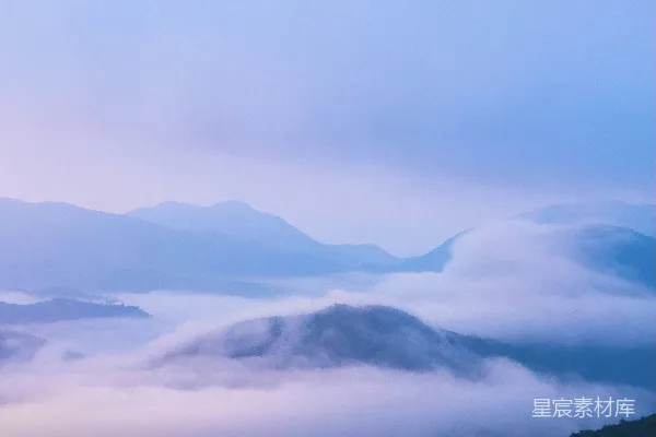 高清摄影 白天云雾缭绕的山脉
