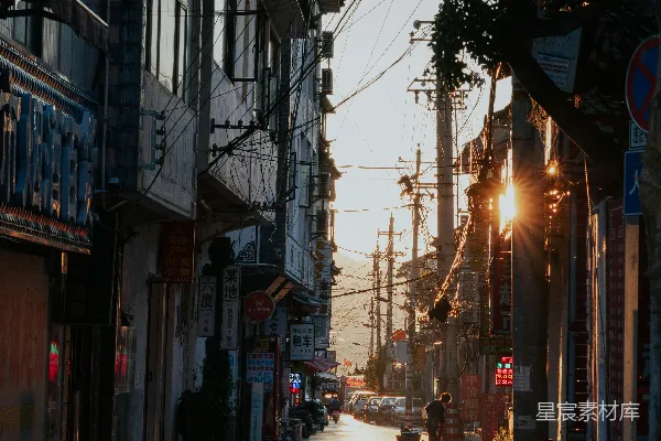 高清摄影 一条两旁都是建筑物的街道