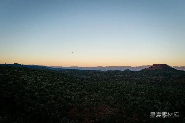 高清摄影 日落时分的一座山脉景色