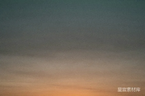 高清摄影 夕阳正在城市地平线上落下。