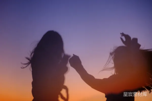 高清摄影 夕阳下女子的剪影